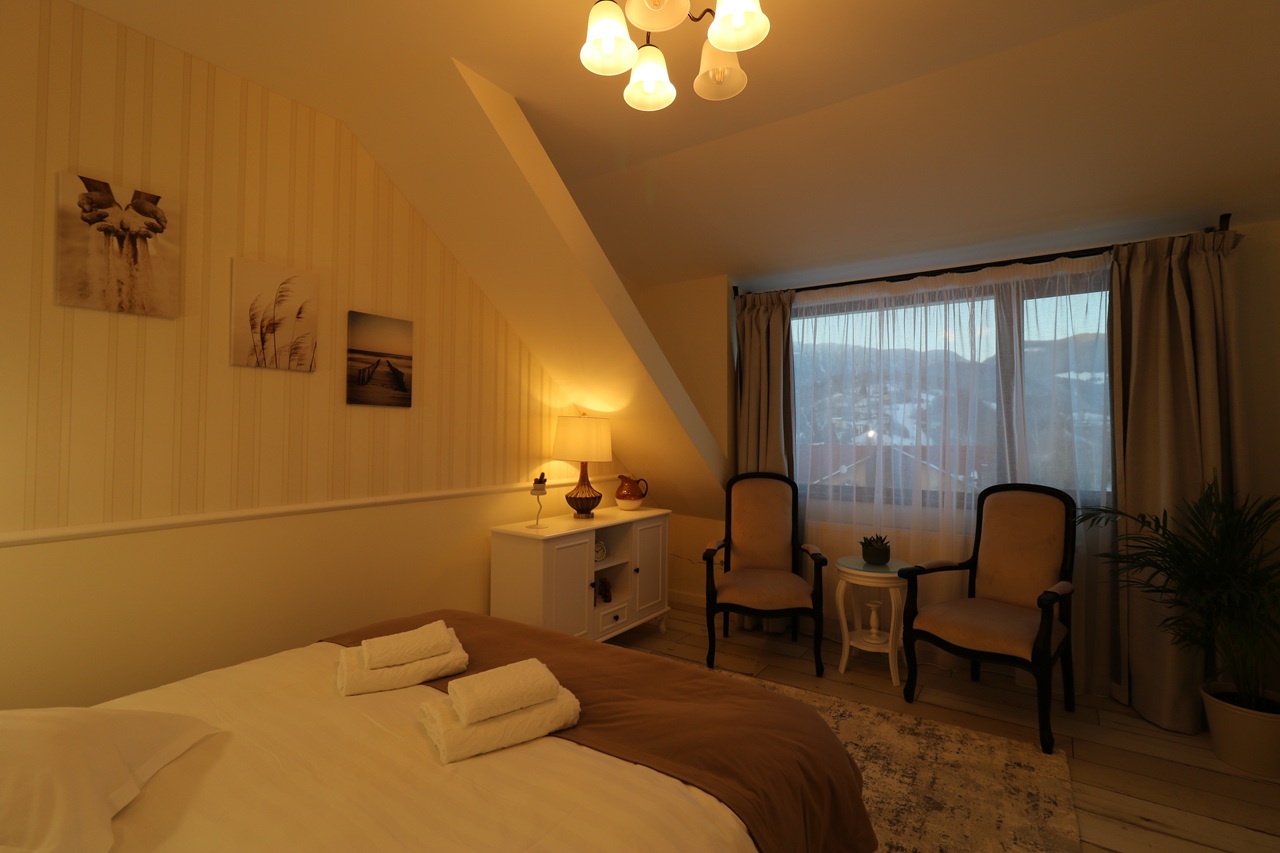 Royal Peak Room