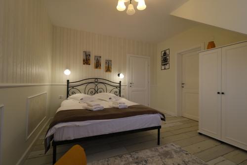 marigold_room_8
