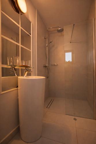 singing_hill_room_6